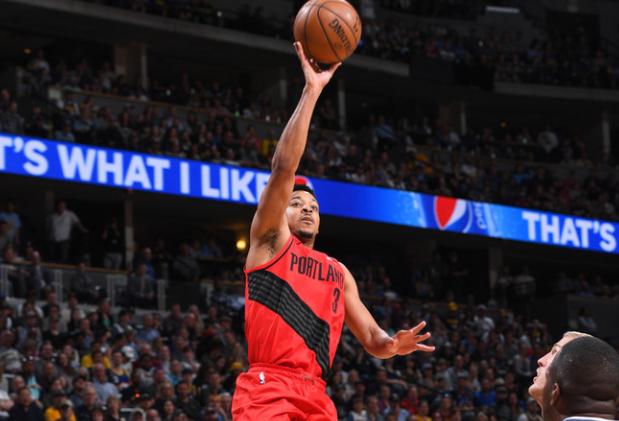 NBA-库里三分绝杀雷霆，勇士终结对手11连胜登顶西部引热议